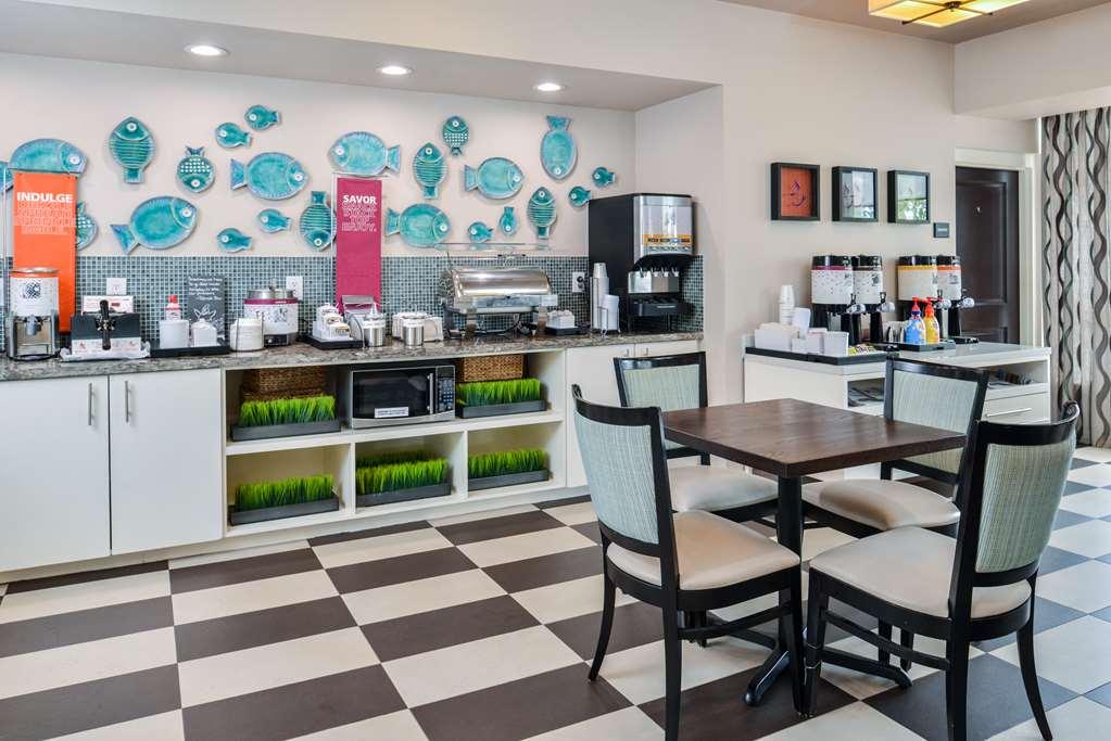 Hampton Inn Vero Beach Outlets Restaurant photo