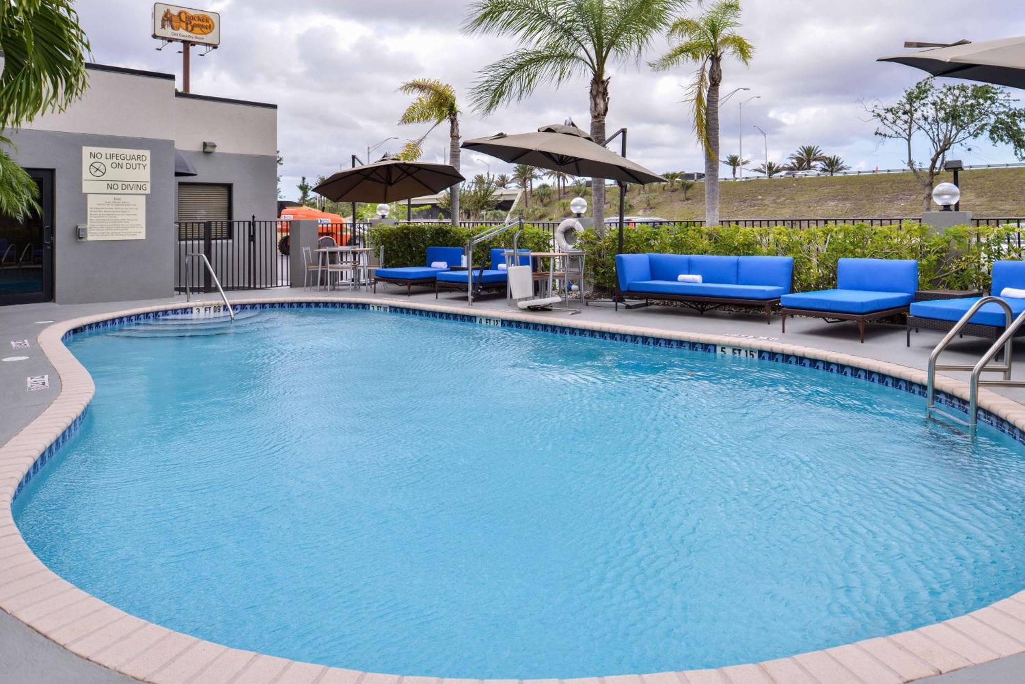 Hampton Inn Vero Beach Outlets Exterior photo